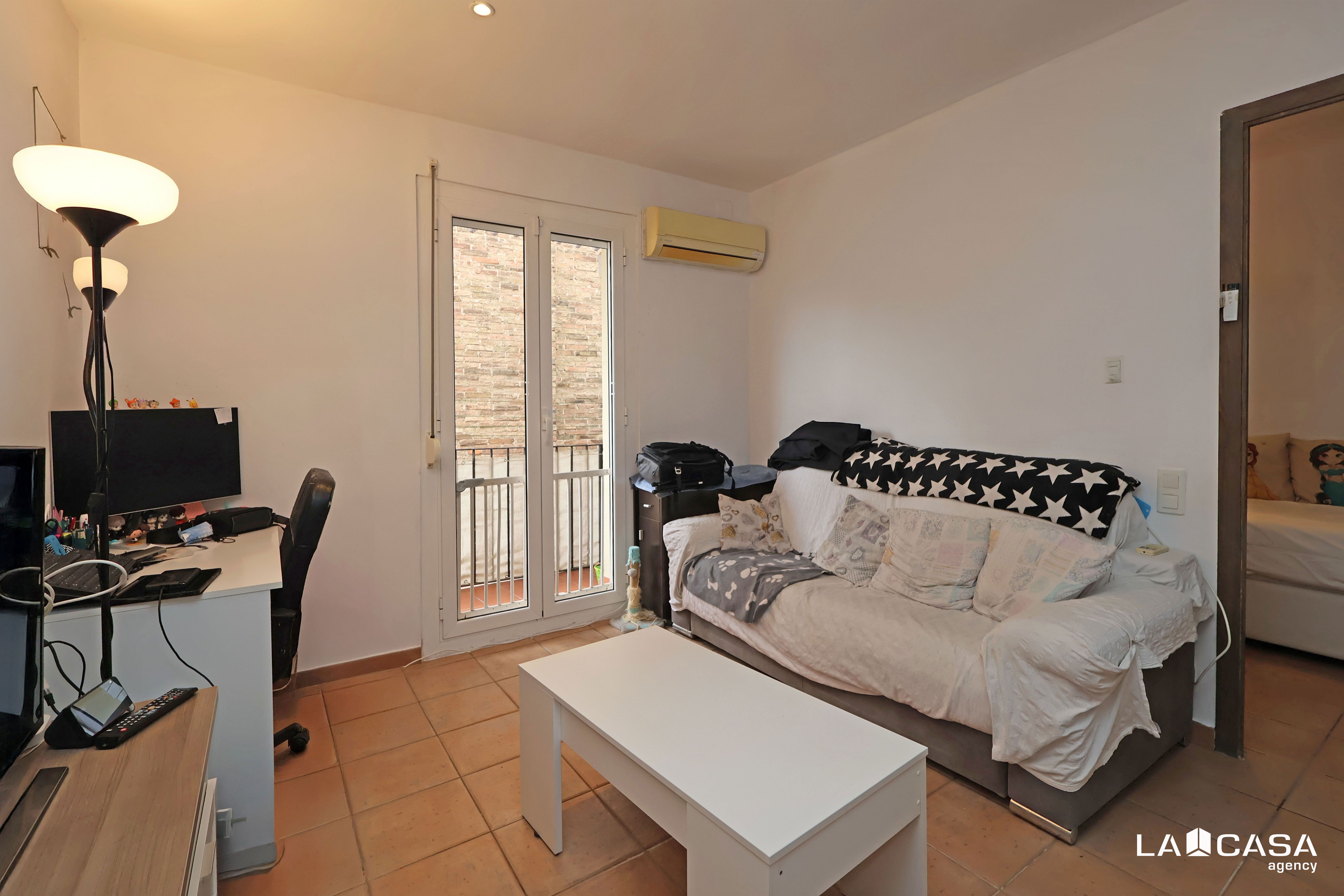 Habitación de Piso en venta en  Barcelona Capital con Balcón