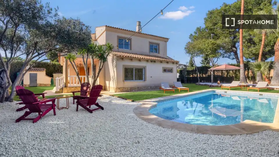 Swimming pool of Flat for rent in L'Eliana  with Air Conditioner, Heating and Furnished