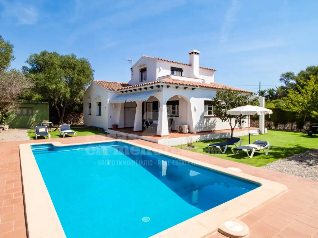 Vista exterior de Finca rústica en venta en Es Castell con Aire acondicionado, Terraza y Piscina