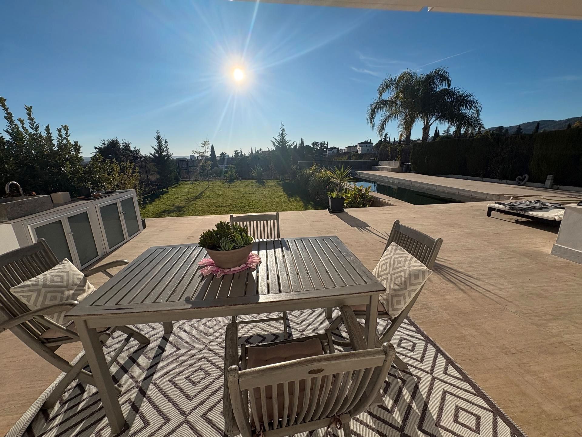 Terraza de Casa o chalet en venta en  Córdoba Capital con Aire acondicionado, Calefacción y Jardín privado