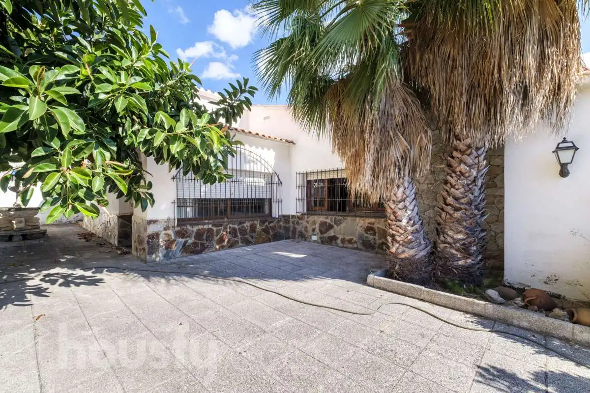 Detached house with pool for sale in Calle Bergueda ., imagen 24