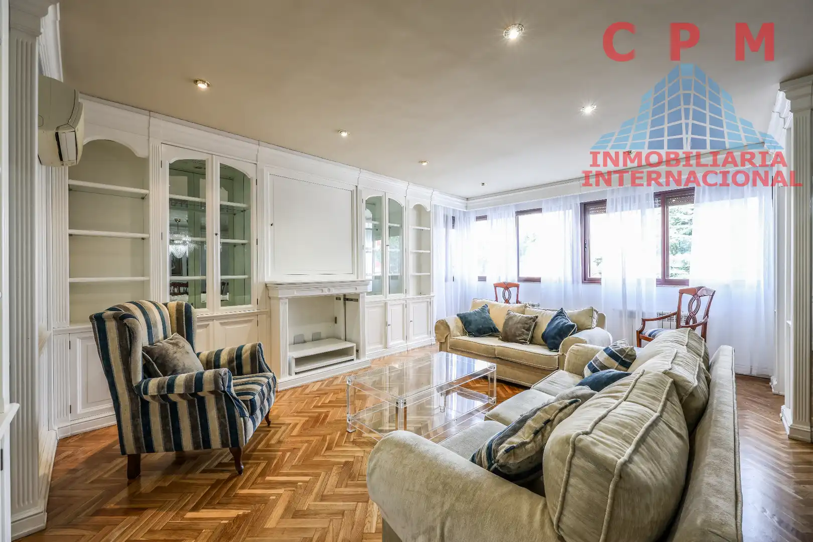 Living room of Flat for rent in  Madrid Capital  with Air Conditioner, Heating and Parquet flooring