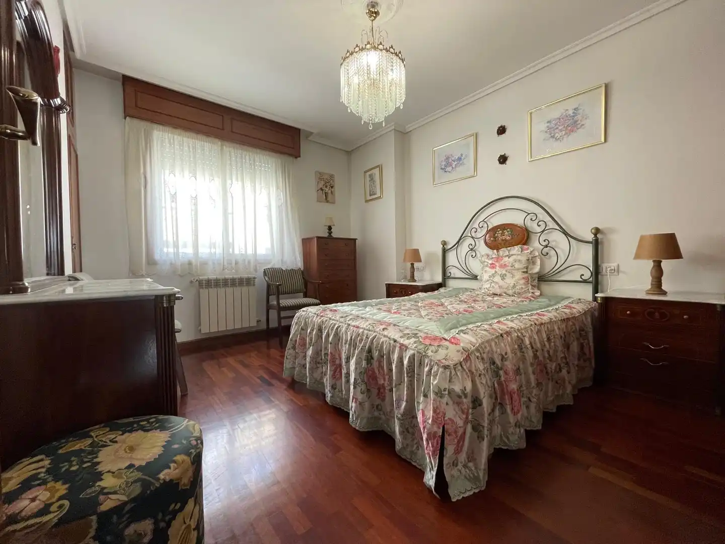 Habitación de Apartamento de alquiler en Ferrol con Calefacción, Parquet y Amueblado