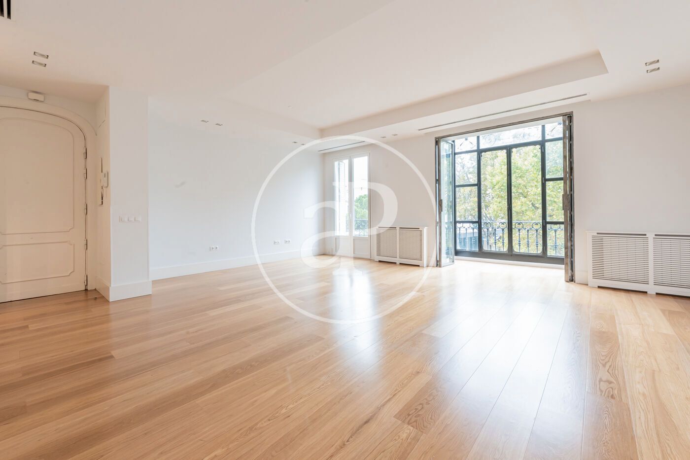 Sala de estar de Piso de alquiler en  Madrid Capital con Aire acondicionado, Calefacción y Balcón