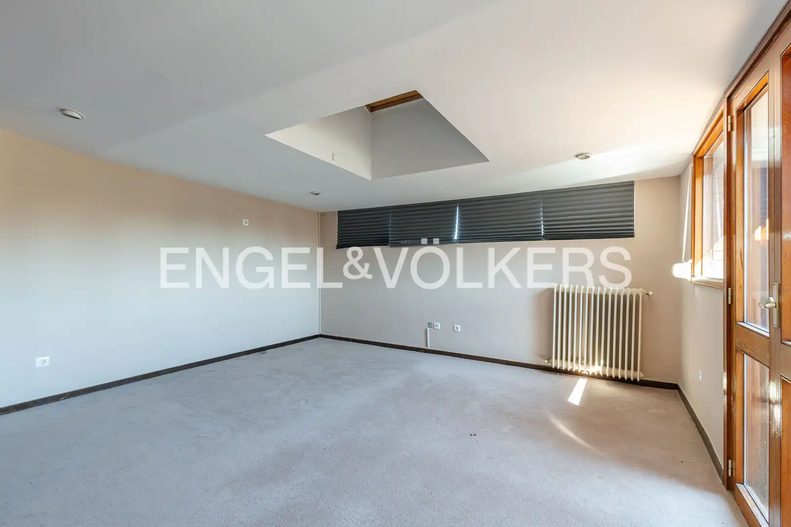 Sala d'estar de Casa adosada de lloguer en Boadilla del Monte amb Calefacció, Jardí privat i Parquet
