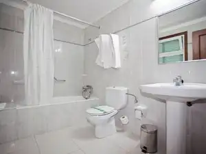 Bany de Edifici en venda en Llançà amb Alarma i Piscina comunitària