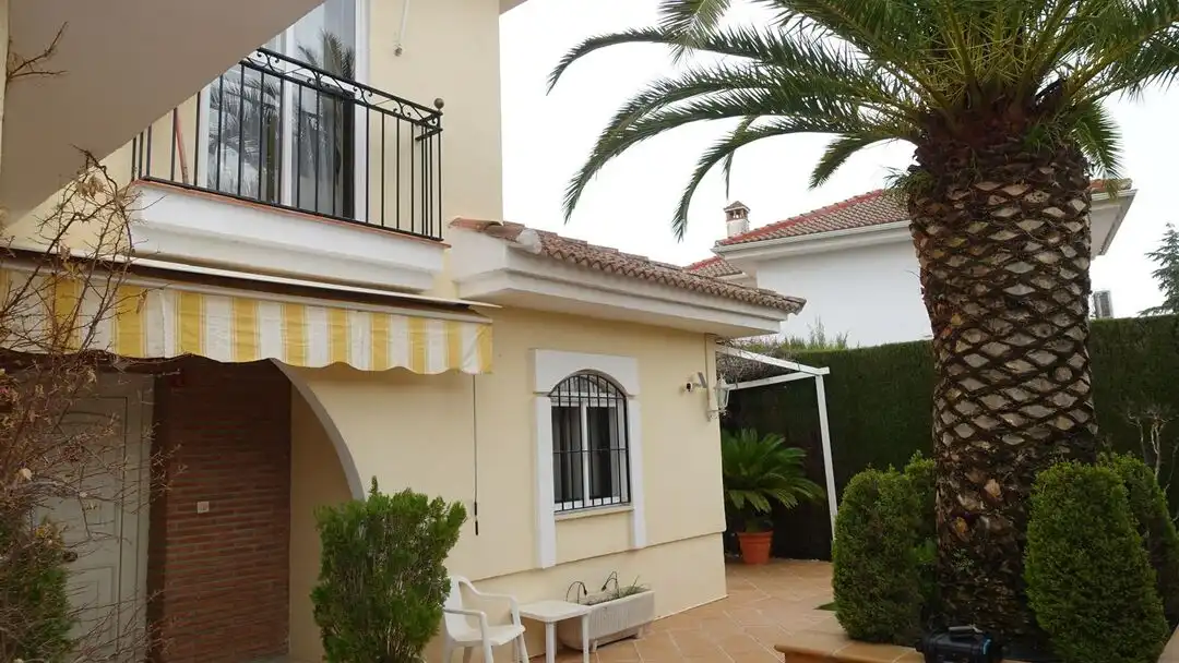 Vista exterior de Casa o chalet en venta en Albolote con Aire acondicionado, Calefacción y Piscina