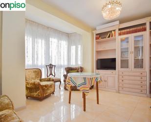 Living room of Flat to rent in  Granada Capital  with Heating