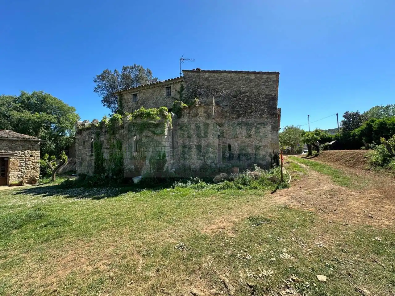 Vista exterior de Finca rústica en venta en Serinyà con Jardín privado, Terraza y Piscina