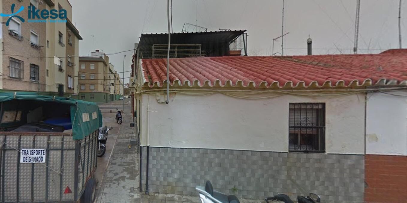 Exterior view of Single-family semi-detached for sale in  Sevilla Capital  with Terrace