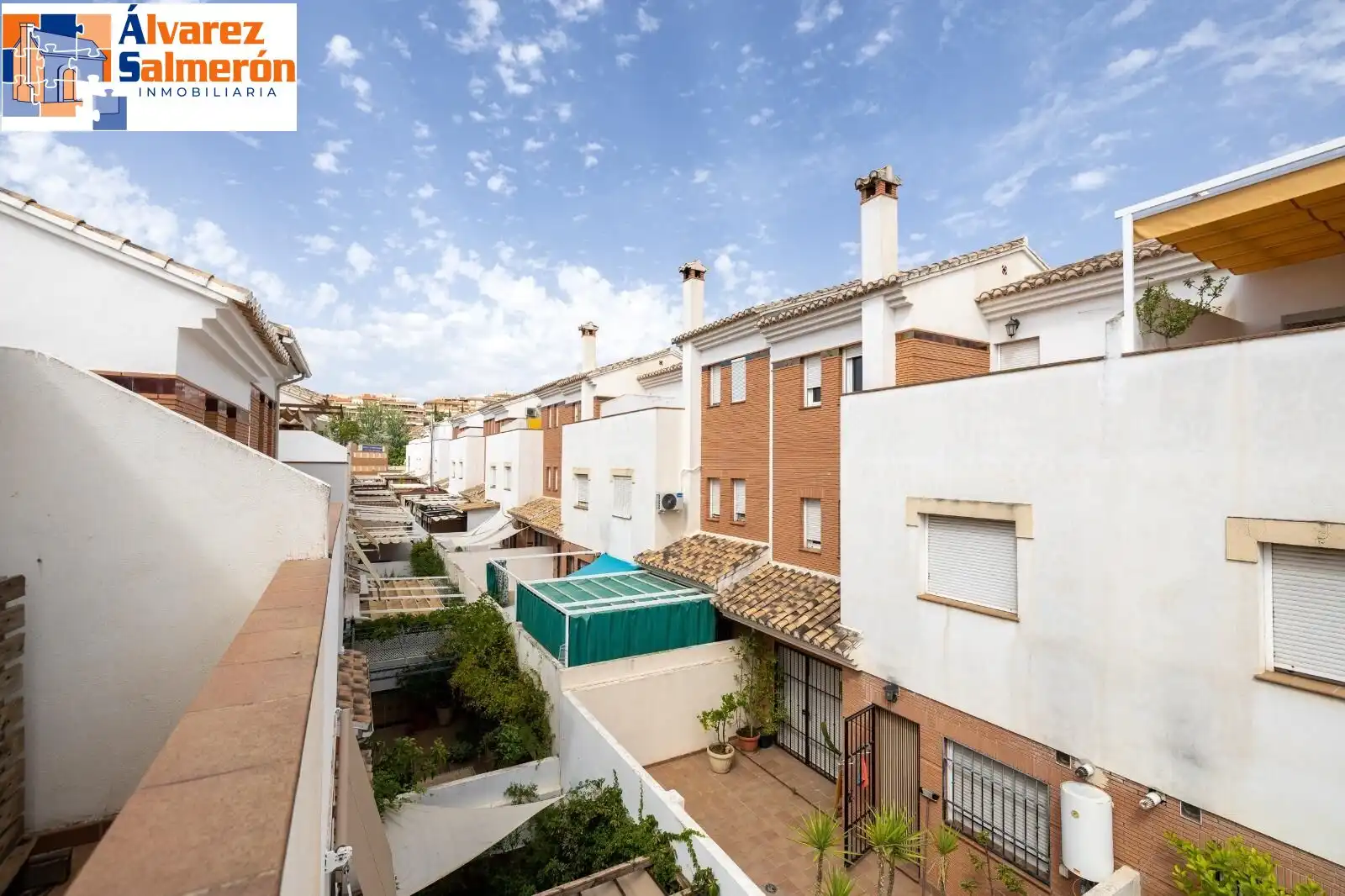 Vista exterior de Casa o xalet en venda en Granada amb Aire condicionat, Calefacció i Terrassa