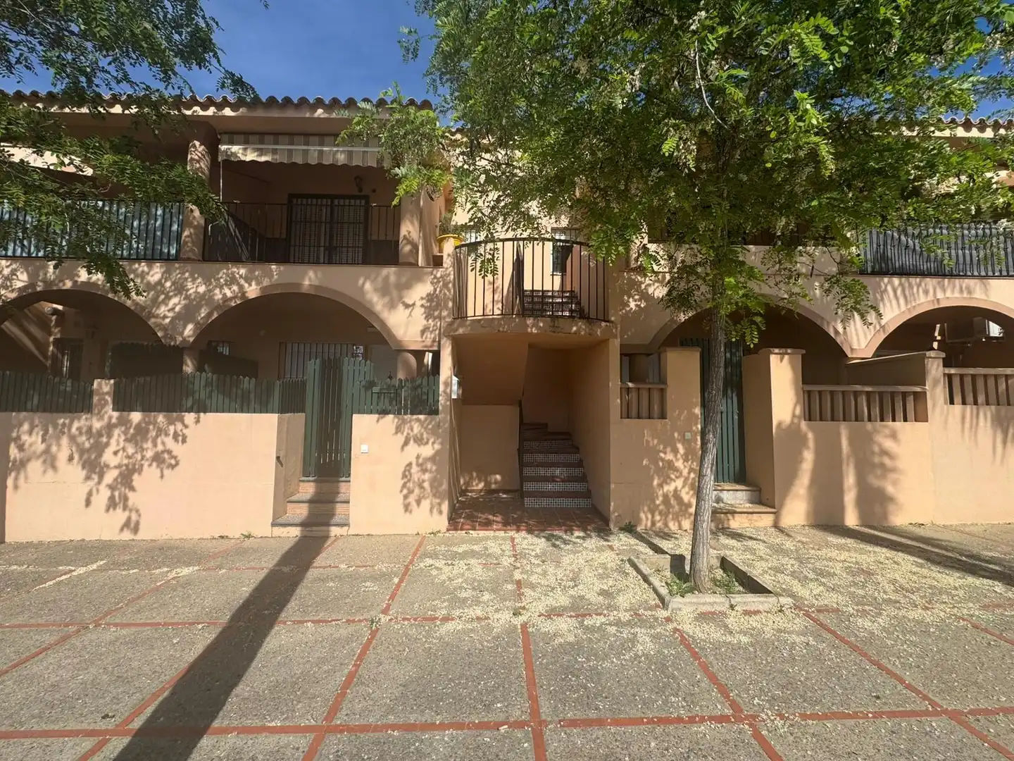 Vista exterior de Pis en venda en Chiclana de la Frontera amb Jardí privat i Piscina comunitària