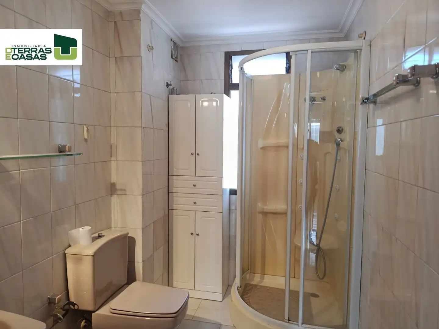 Baño de Piso en venta en Pontevedra Capital  con Calefacción, Terraza y Trastero