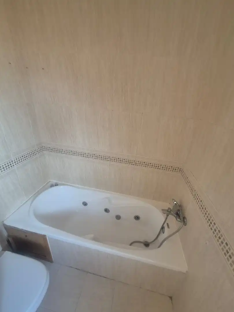 Bany de Àtic en venda en Ávila amb Calefacció, Terrassa i Traster