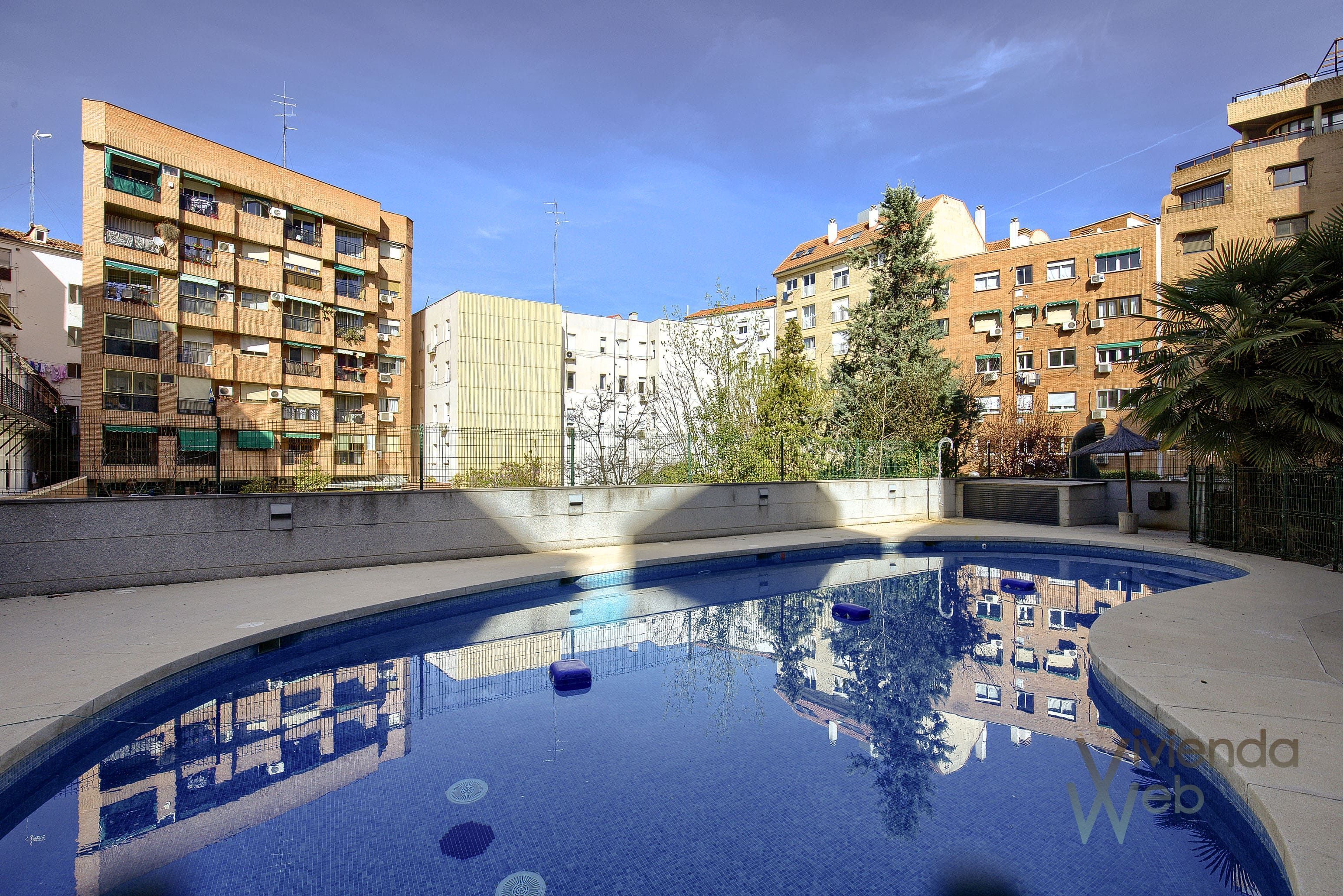 Piscina de Pis de lloguer en  Madrid Capital amb Aire condicionat, Calefacció i Jardí privat