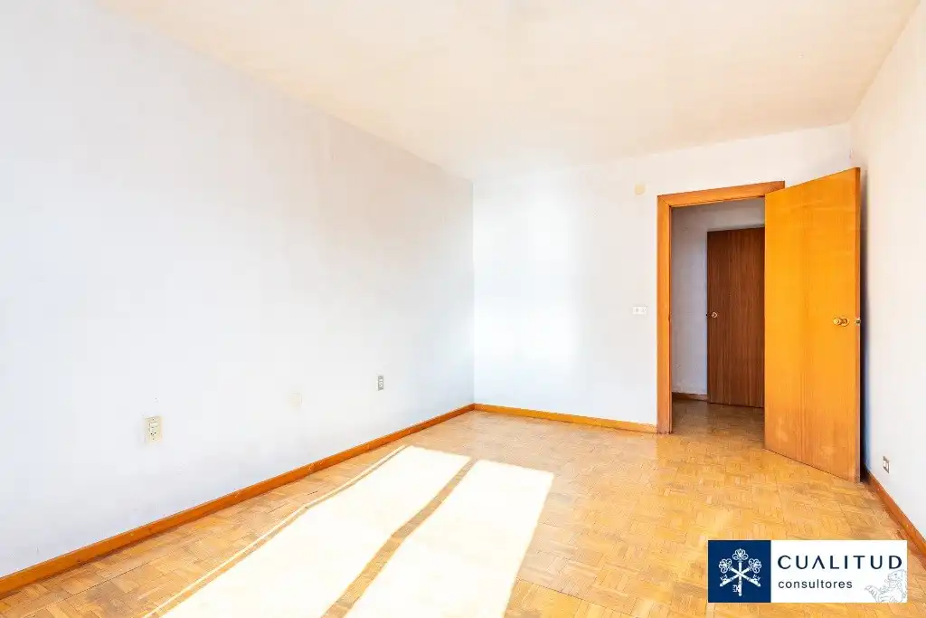 Habitación de Piso en venta en Castellón de la Plana / Castelló de la Plana con Balcón