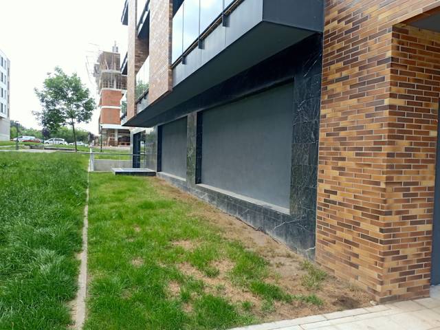 Local comercial en Alquiler en Avenida Roces en Nuevos Roces