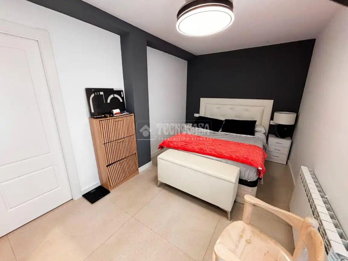Bedroom of Flat for sale in Zaragoza  with Heating, Terrace and Furnished