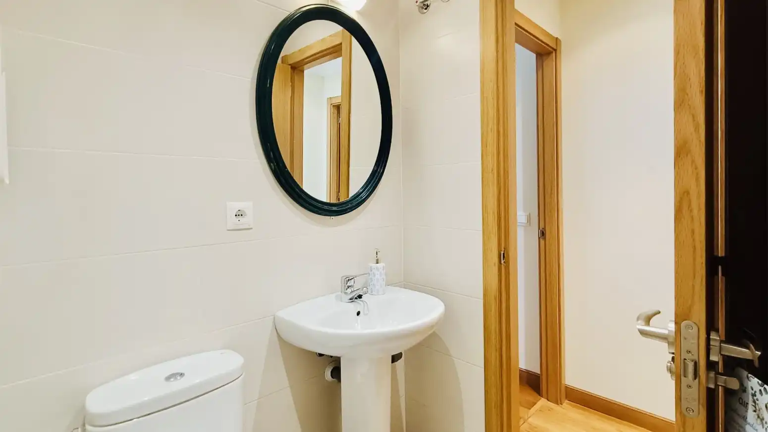 Badezimmer von Wohnung zur Miete in El Astillero   mit Heizung, Parkett und Möbliert
