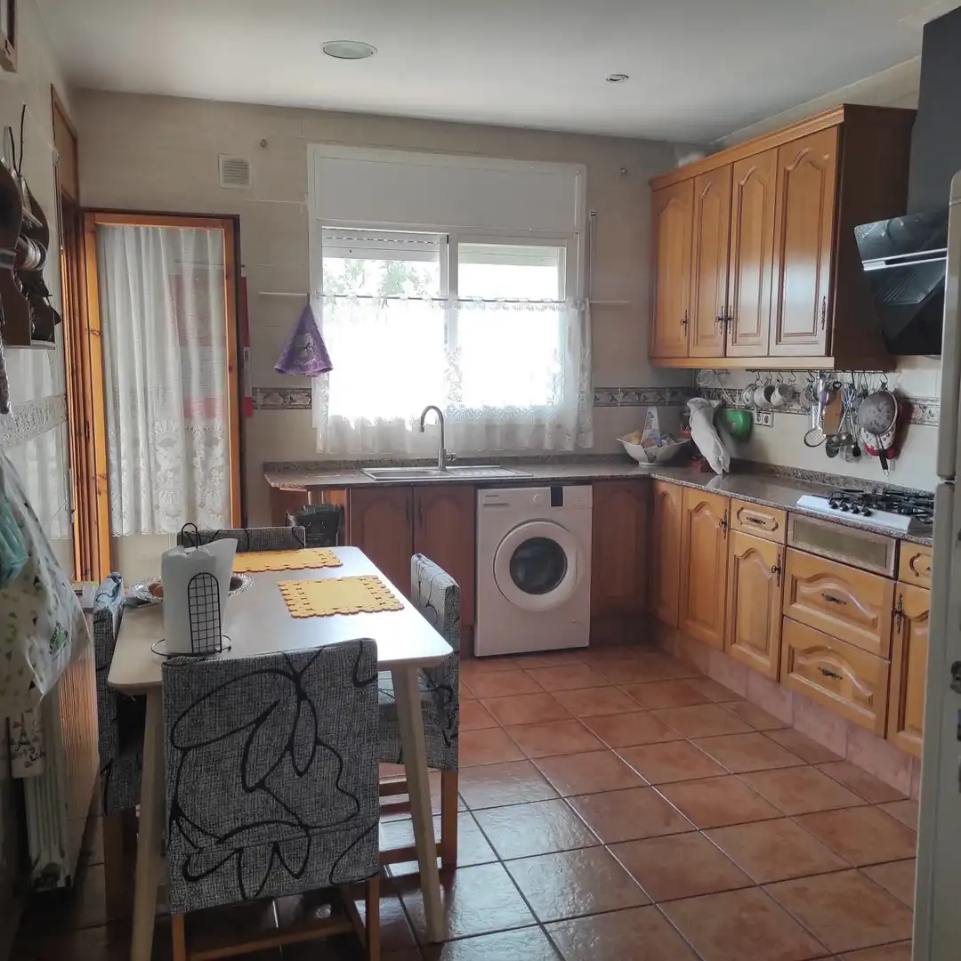 Cuina de Casa o xalet en venda en Riells i Viabrea amb Calefacció, Jardí privat i Terrassa