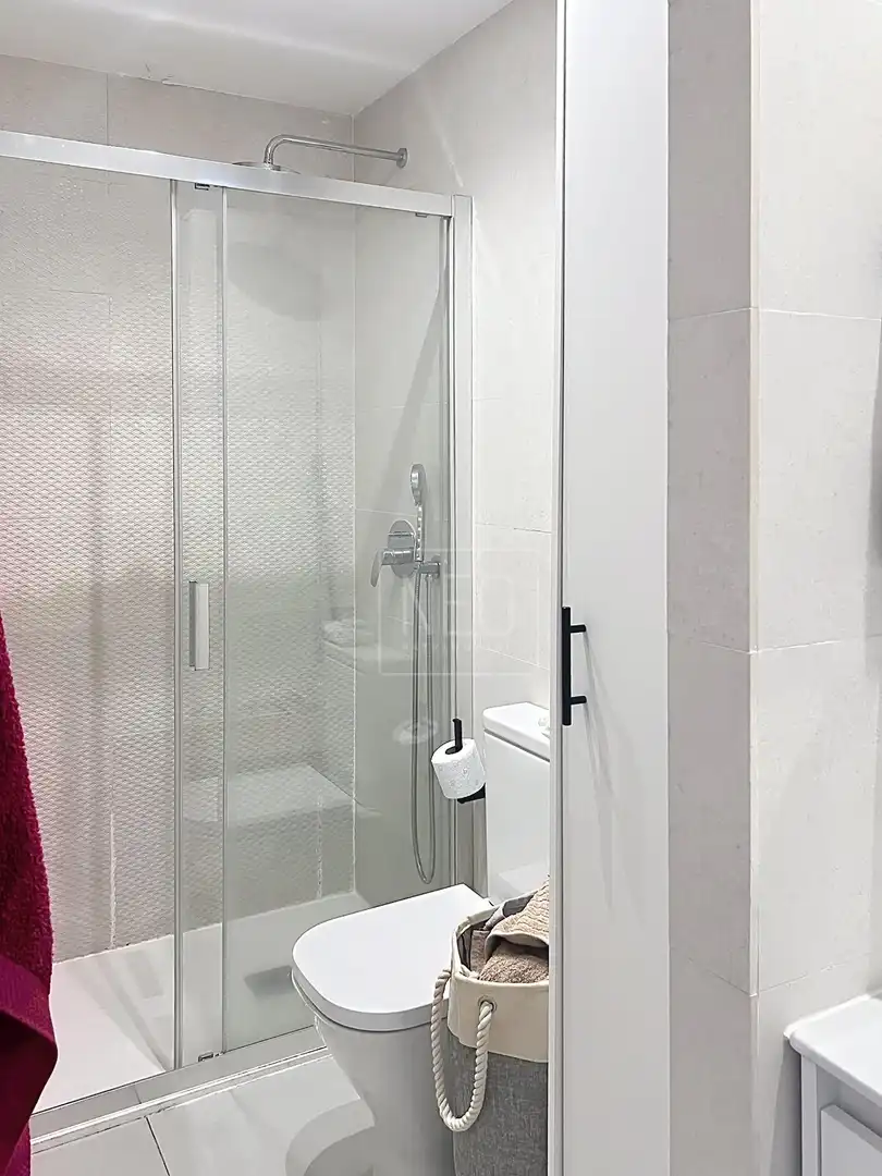 Badezimmer von Wohnung zum Verkauf in Madrid mit Klimaanlage, Heizung und Parkett