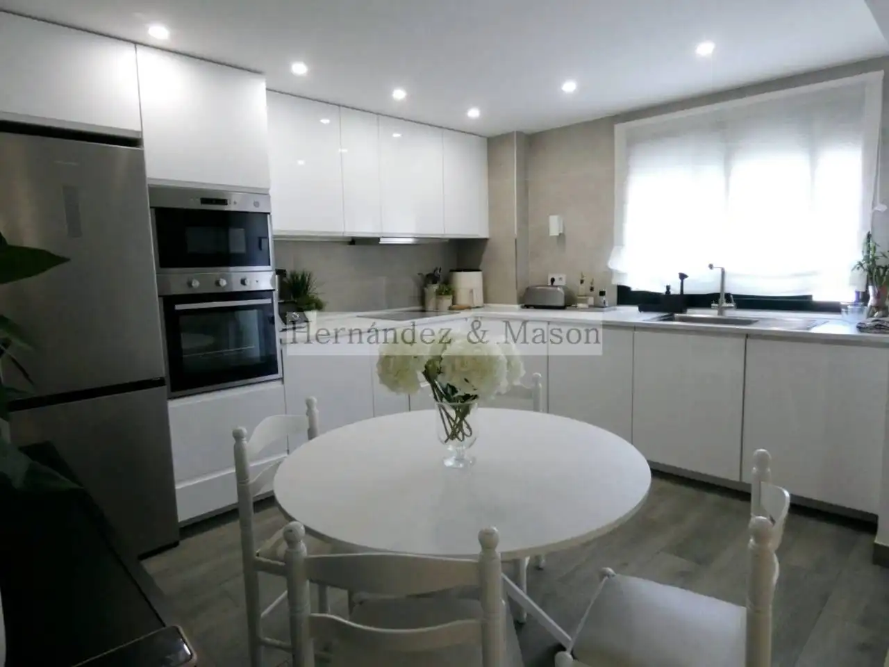 Casa aparellada amb jardí en venda a Avenida Inmaculada Concepción, imagen 7