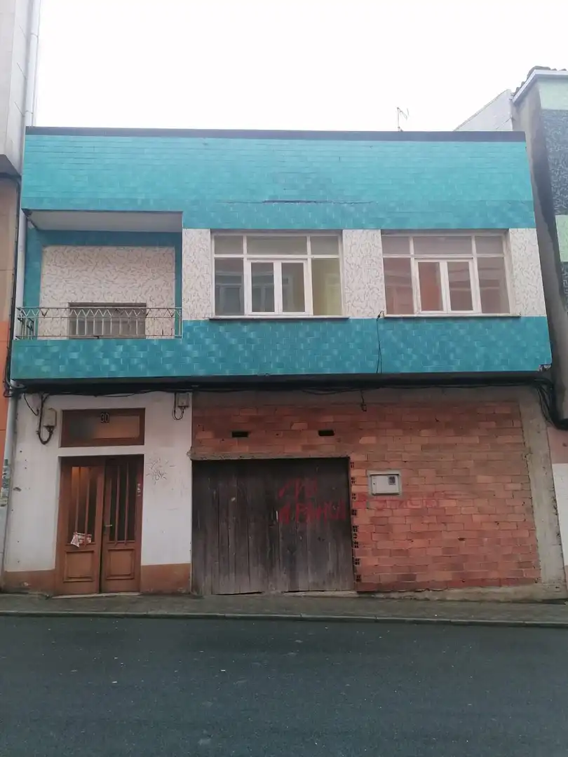 Vista exterior de Edifici en venda en Narón