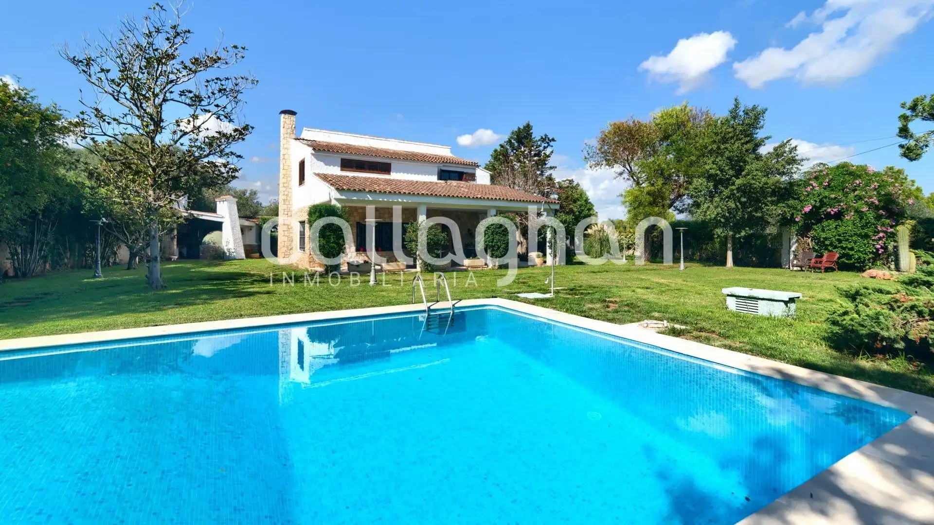 Vista exterior de Casa o xalet en venda en Godella amb Aire condicionat, Calefacció i Jardí privat