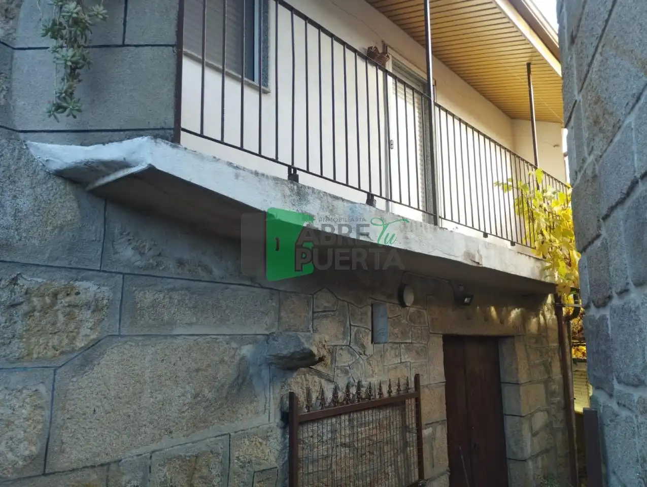 Vista exterior de Casa o xalet en venda en Ourense Capital  amb Calefacció, Jardí privat i Moblat