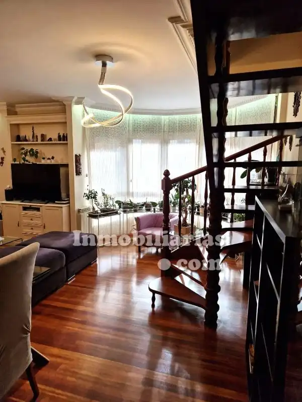 Sala de estar de Ático en venta en Castro-Urdiales con Calefacción, Parquet y Trastero