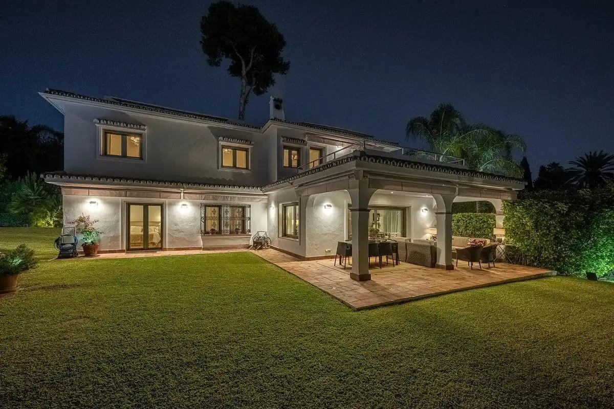 Chalet con piscina en venta en Calahonda, imagen 5