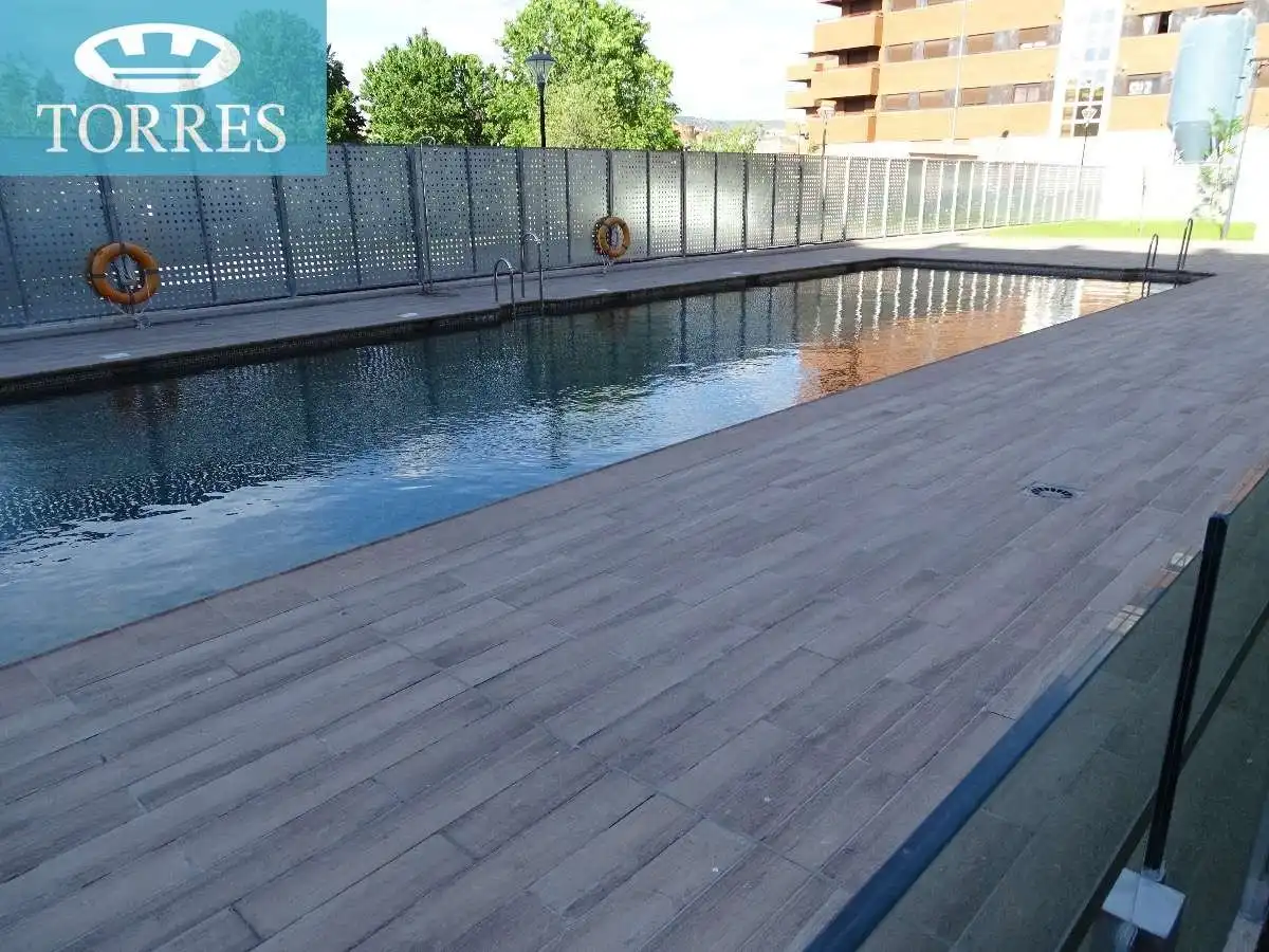 Swimming pool of Flat for rent in Granada  with Heating, Parquet flooring and Terrace