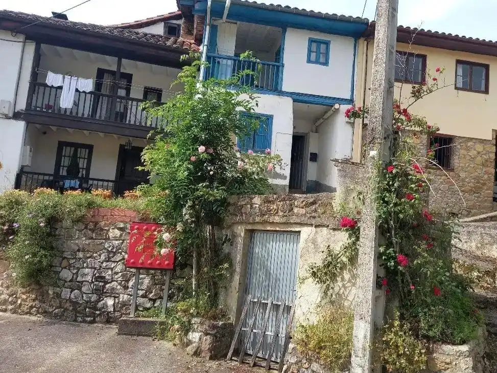 Adossat amb terrassa en venda a Piloña