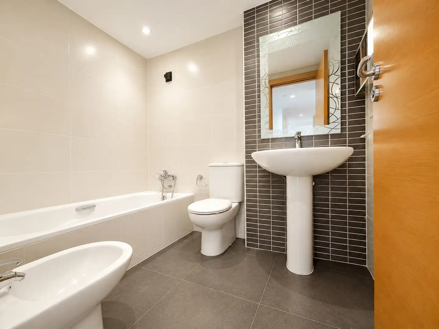 Baño de Piso en venta en Cadrete con Calefacción, Jardín privado y Trastero