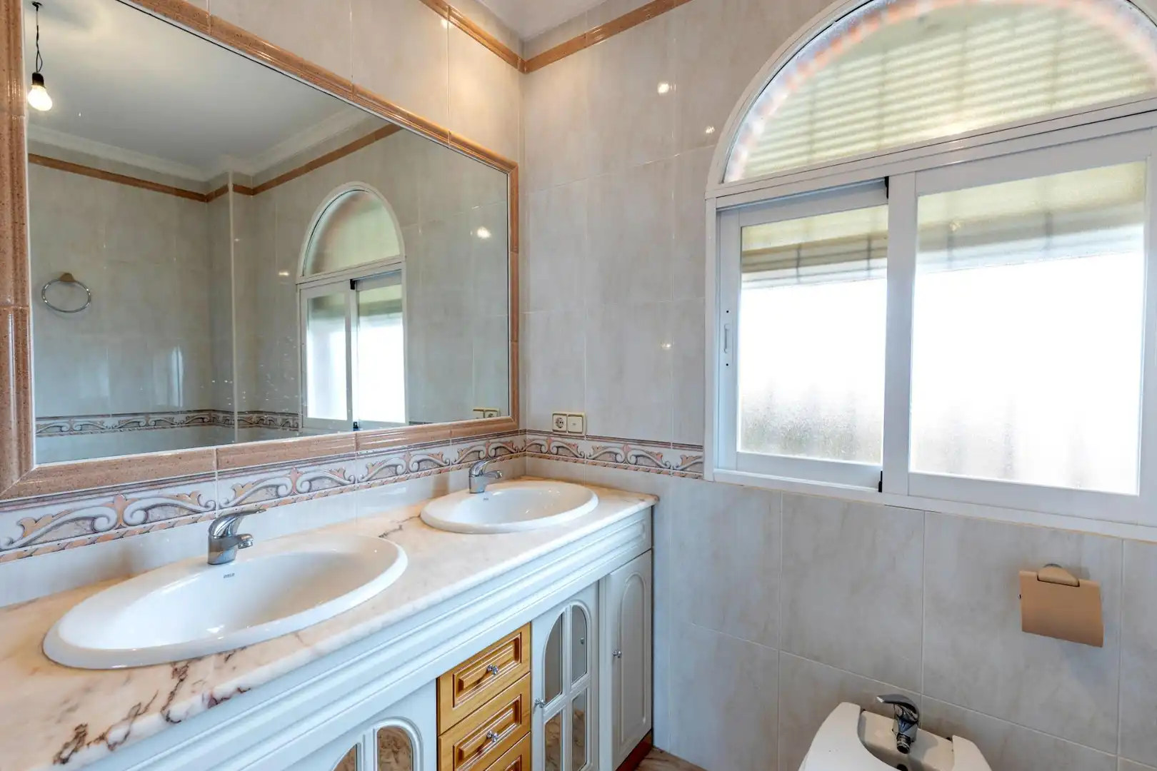 Baño de Casa o chalet en venta en Escúzar con Terraza y Piscina