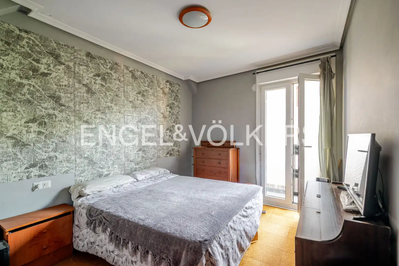 Habitación de Piso en venta en Donostia - San Sebastián  con Calefacción y Balcón