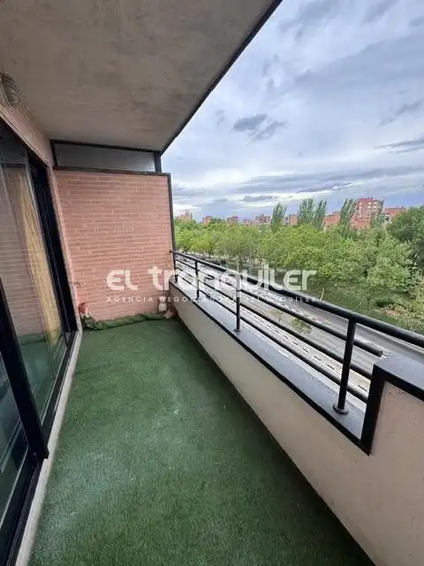 Balcony of Flat for rent in Madrid  with Air Conditioner, Parquet flooring and Swimming Pool