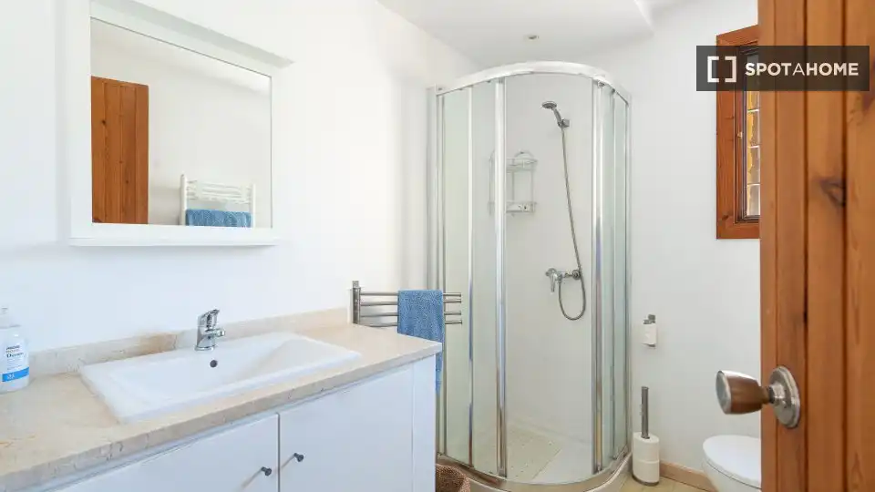 Bany de Apartament per a compartir en Pollença amb Aire condicionat, Terrassa i Moblat