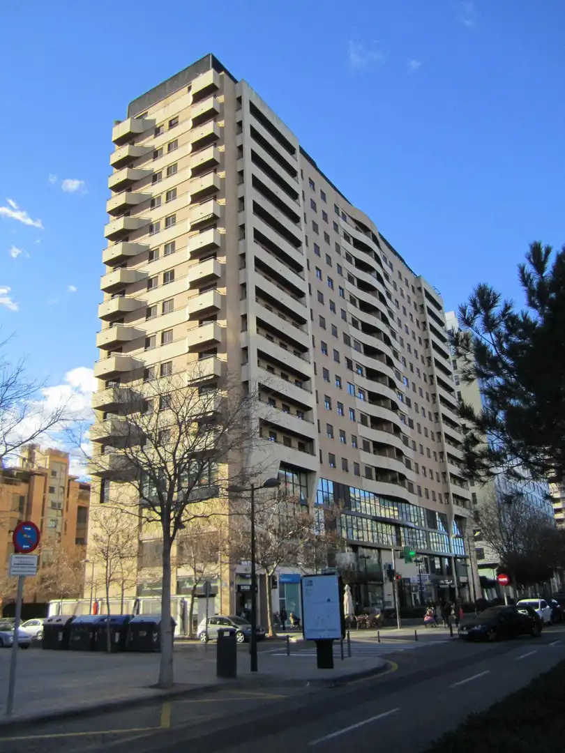Außenansicht von Wohnung zum Verkauf in Valencia mit Klimaanlage, Heizung und Balkon