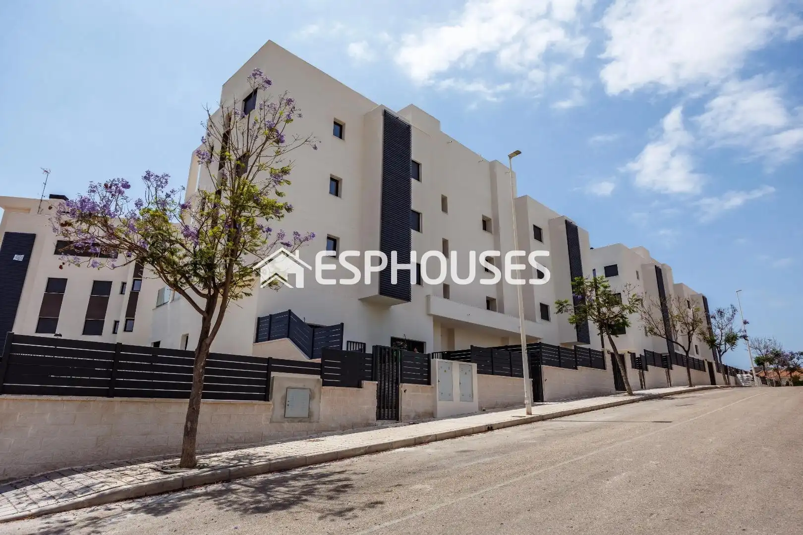 Vista exterior de Planta baixa en venda en Villajoyosa / La Vila Joiosa amb Aire condicionat, Terrassa i Balcó