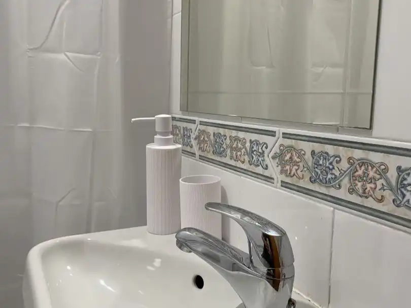Badezimmer von Wohnung zur Miete in  Sevilla Capital mit Klimaanlage