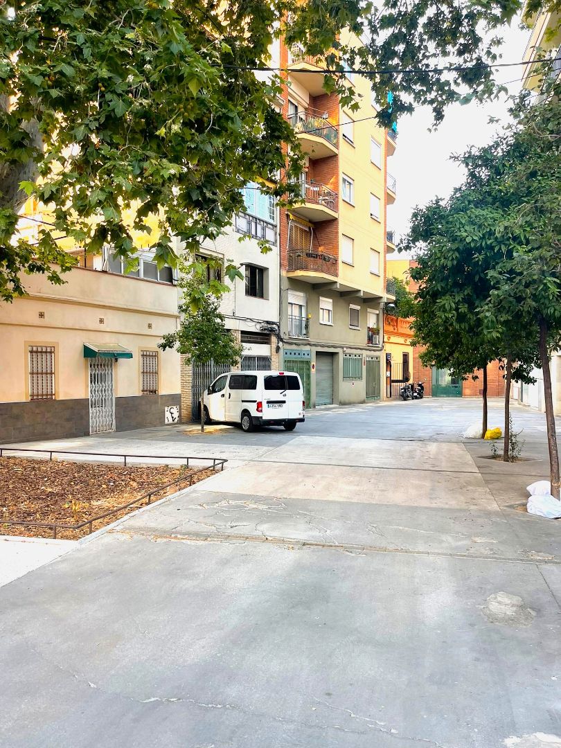 Vista exterior de Casa o xalet en venda en  Barcelona Capital amb Terrassa, Moblat i Forn