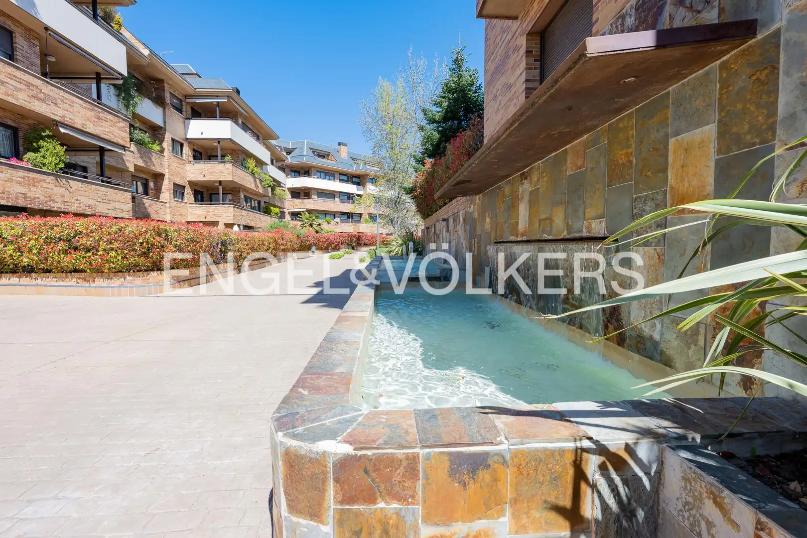 Vista exterior de Ático en venta en Majadahonda con Aire acondicionado, Calefacción y Parquet
