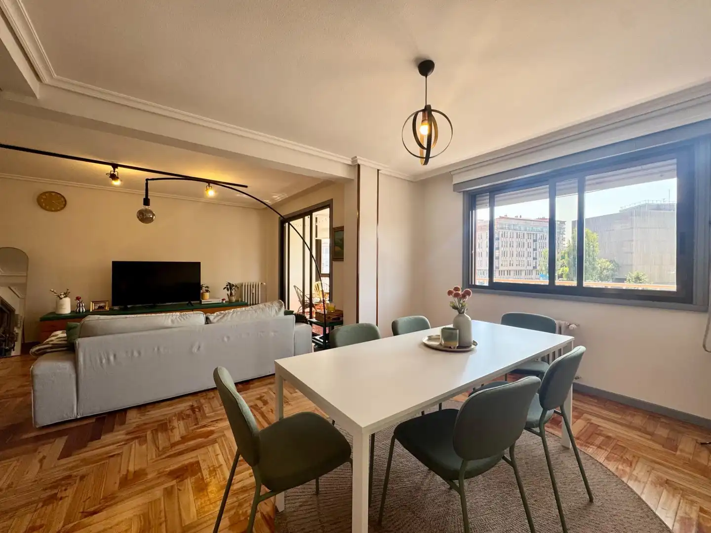 Comedor de Piso en venta en Vigo  con Calefacción, Parquet y Trastero
