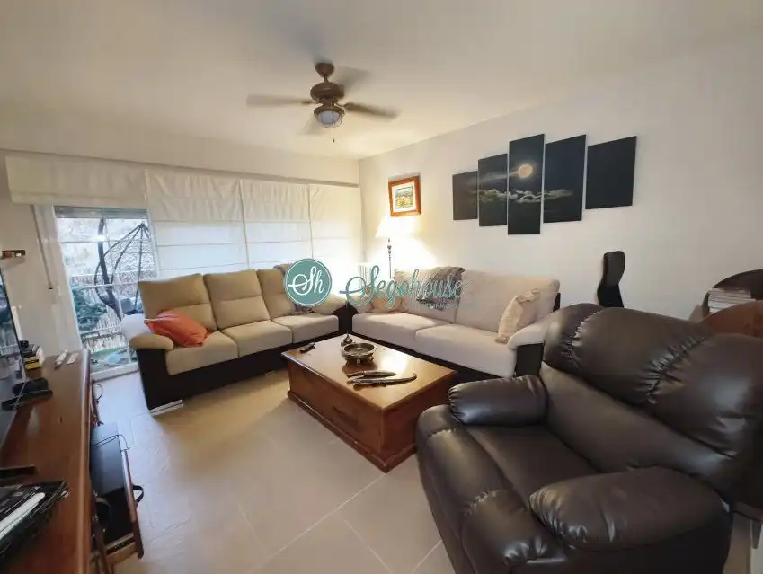 Sala de estar de Piso en venta en Segovia con Calefacción, Terraza y Amueblado