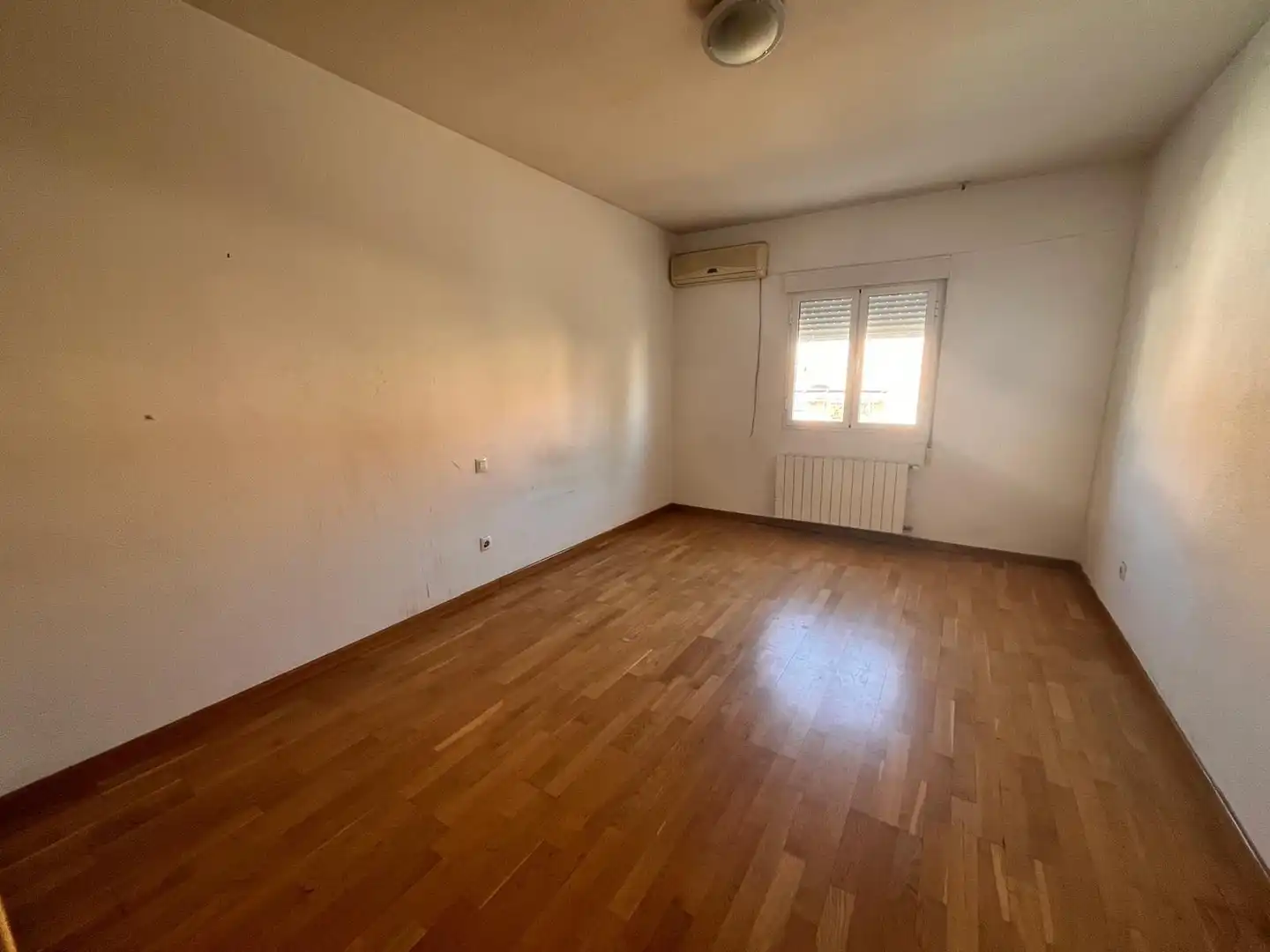 Dormitori de Apartament en venda en Olías del Rey amb Jardí privat