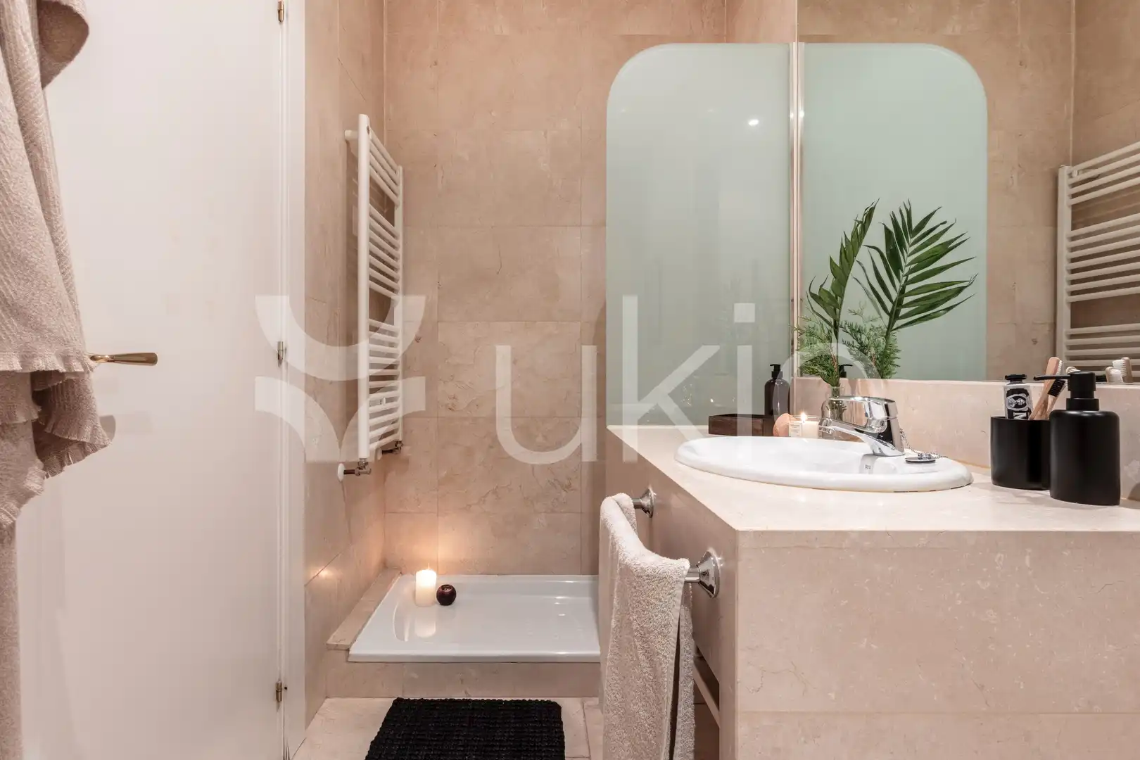 Bany de Apartament de lloguer en Madrid amb Aire condicionat, Calefacció i Forn