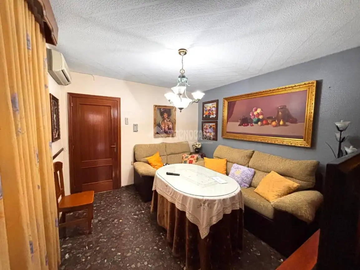 Casa amb terrassa en venda a C. Cervantes
