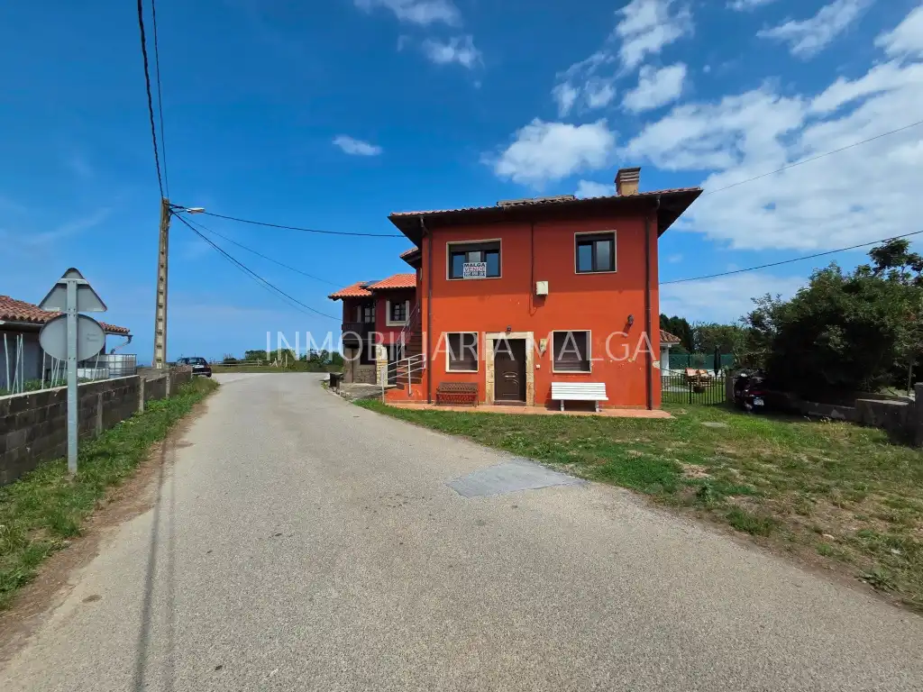 Vista exterior de Casa o xalet en venda en Colunga amb Calefacció i Parquet