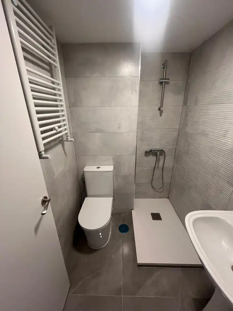Bathroom of Flat for sale in Móstoles  with Air Conditioner and Heating